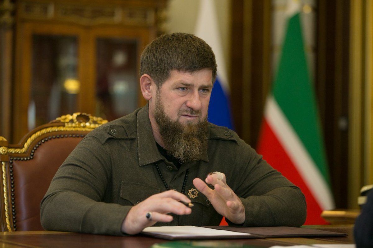 ​Экс-судья Верховного суда Чечни с дочерью бежал из РФ после похищения жены - Кадыров ему угрожает