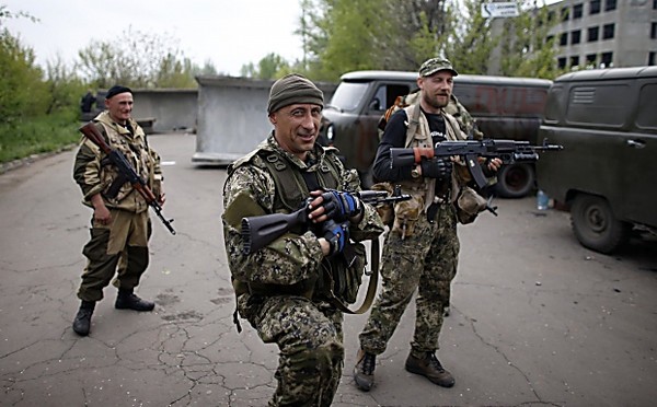 Игорь Безлер: Киев использует кассетные бомбы, а бойцы Нацгвардии переходят на сторону ополченцев