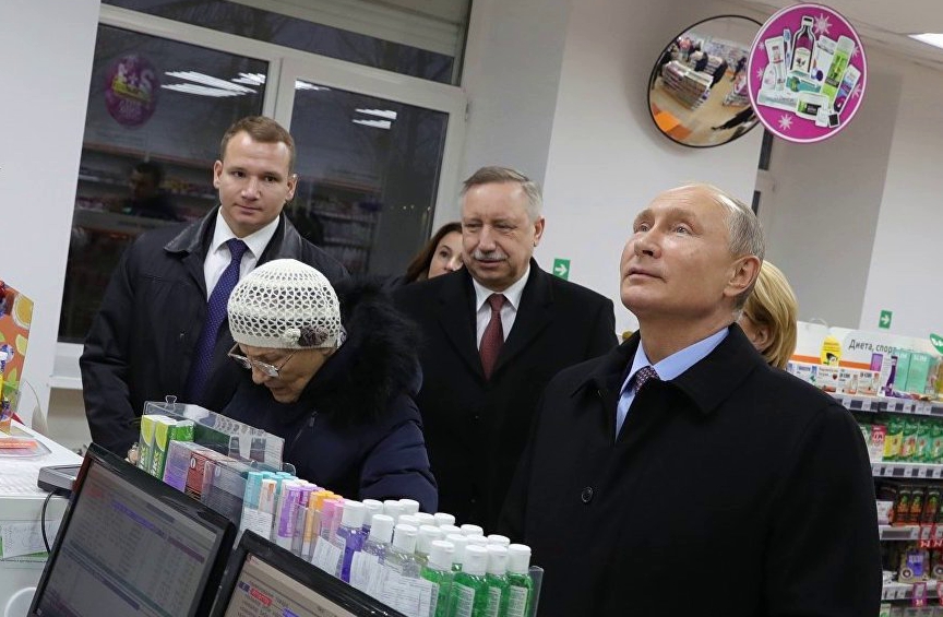 Россияне "обнадежены" появлением Путина в аптеке Питера: "Думали, вы приболели"