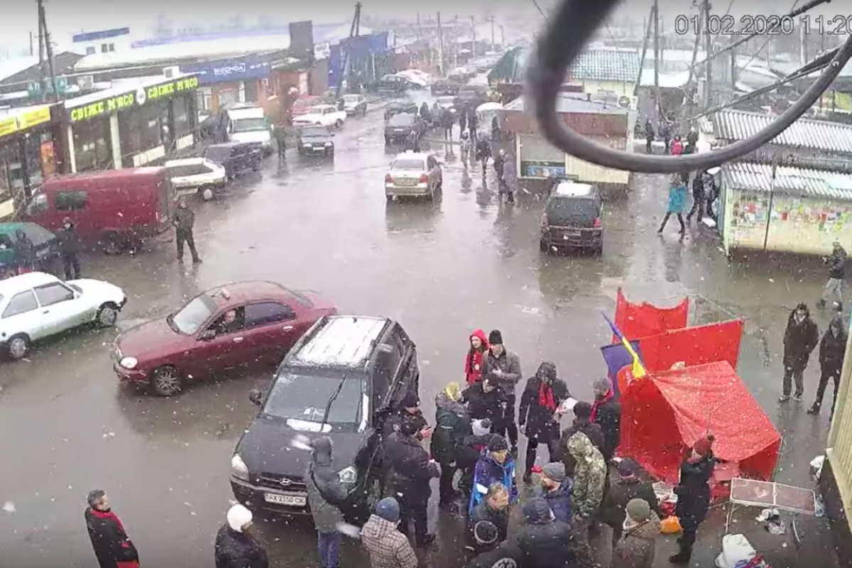 ​Появилось видео, как громили палатки Шария под Харьковом - бросили флаг в грязь и началась драка