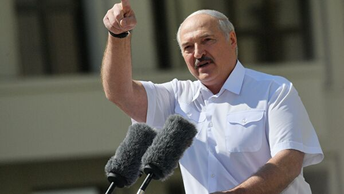 Лукашенко приказал закрыть все бастующие предприятия: "Потом разберемся, кого пригласить туда на работу"