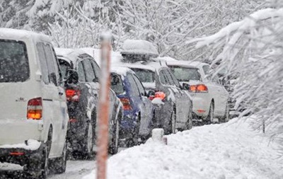 Четыре западноукраинские области засыпало снегом