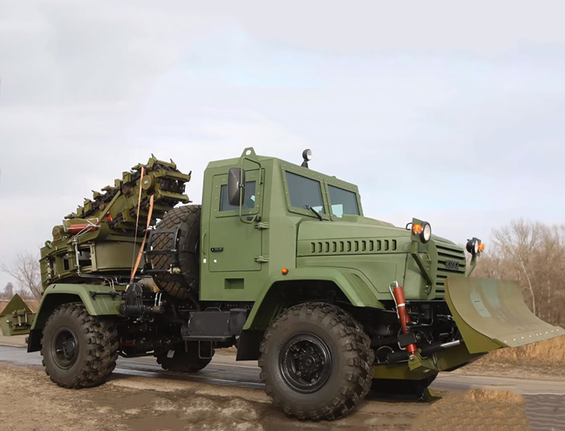Подкопаться к врагу: украинскую армию усилят новые землеройные машины ПЗМ-3