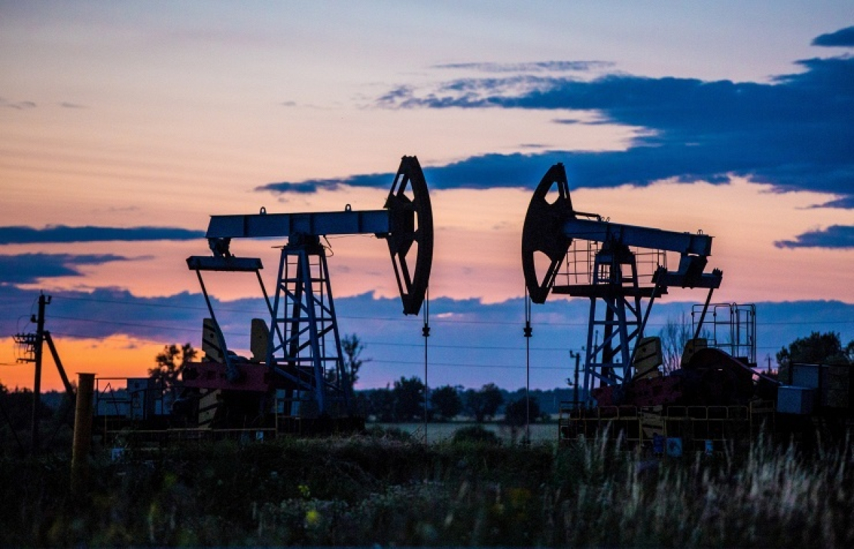 Цены на нефть Urals резко снизились, Россия во всем винит Америку: что произошло 
