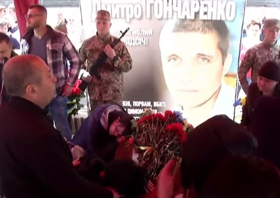 Тело сбросили в реку: под Киевом похоронили 28-летнего волонтера Дмитрия Гончаренко, расстрелянного боевиками "ЛНР", - кадры