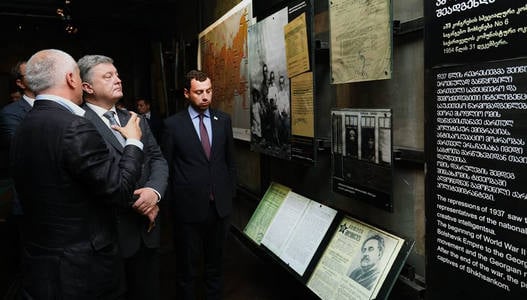 ​"Оставил после себя сильные впечатления", - Порошенко в Тбилиси посетил музей советской оккупации (кадры)