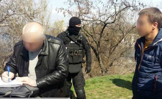 На Днепропетровщине группа полицейских  под видом "спецоперации" учинили разбой, и присвоила себе награбленное, опубликованы кадры