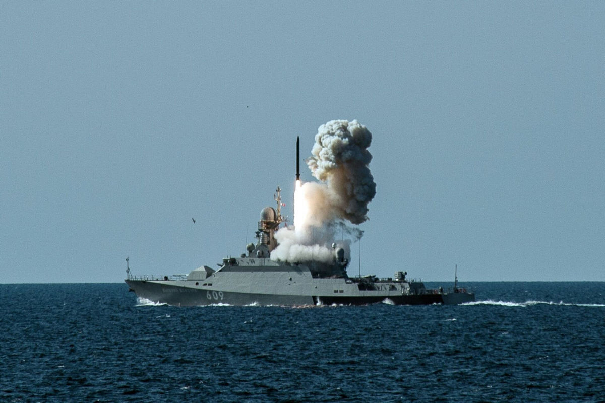 ​Такого еще не было: Путин впервые ударил по Украине морскими "Калибрами" из Каспия