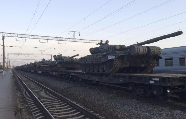 Россия в три раза увеличила количество военной техники на границе с Украиной, - Reuters