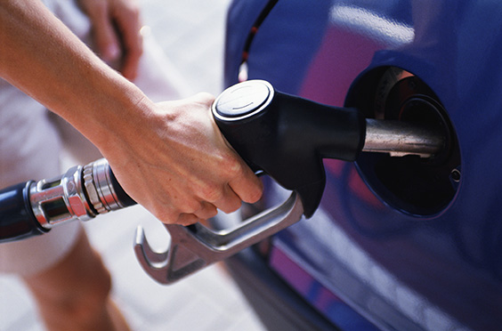 СМИ: В Луганске литр бензина стоит от 40 гривен