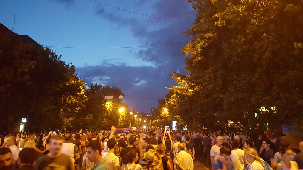 Ереванские "майданщики" предупреждают полицию о провокациях с оружием