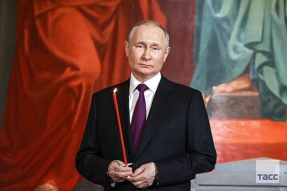 У Путина во время богослужения в Москве заметили шрам на шее в виде Z: фото публикуют СМИ