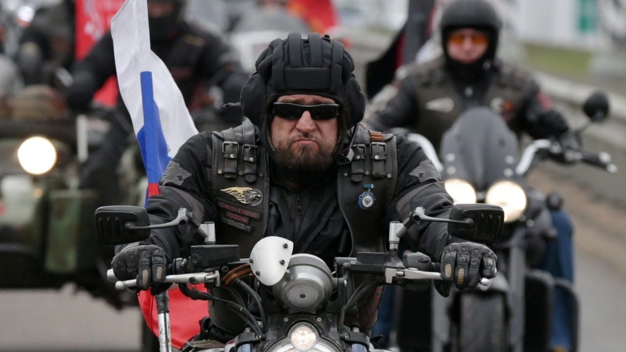 Байкер Путина Хирург, стоя у брендового мотоцикла, заявил о сожженных с Западом мостах
