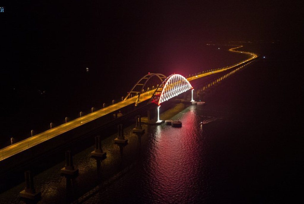 Оккупанты РФ пошли на хитрую уловку, чтобы скрыть новый провал с Крымским мостом, - фото