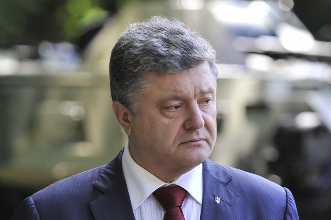 Порошенко: Украина неуклонно выполняет все двенадцать пунктов Минских договоренностей