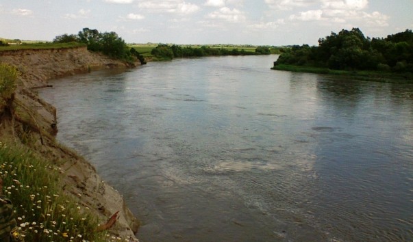 На берегу реки в Дагестане обнаружен труп девушки, жестоко зарезанной за разнесение ВИЧ-инфекции