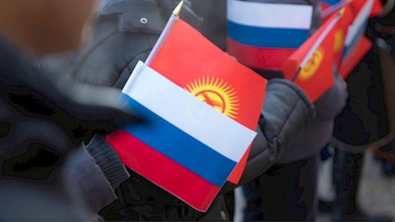 Русский язык может потерять статус официального в Кыргызстане: в Госдуме ответили