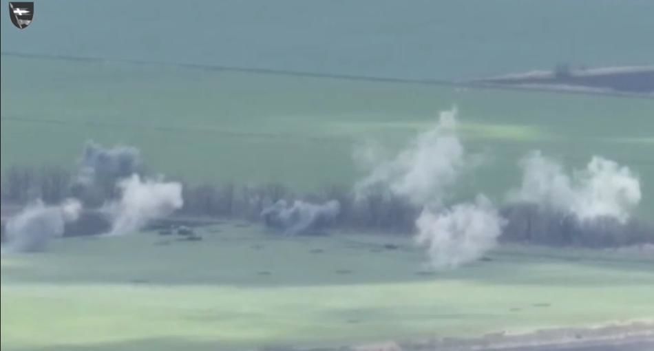 Артиллеристы 14-й ОМБр накрыли технику российских оккупантов из РСЗО – видео попадания ракет