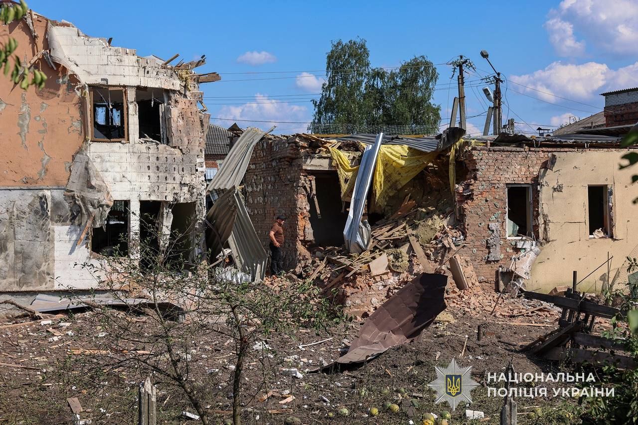 РФ ударила по нескольким регионам Украины: погибли мирные жители, повреждены дома, больница и предприятия