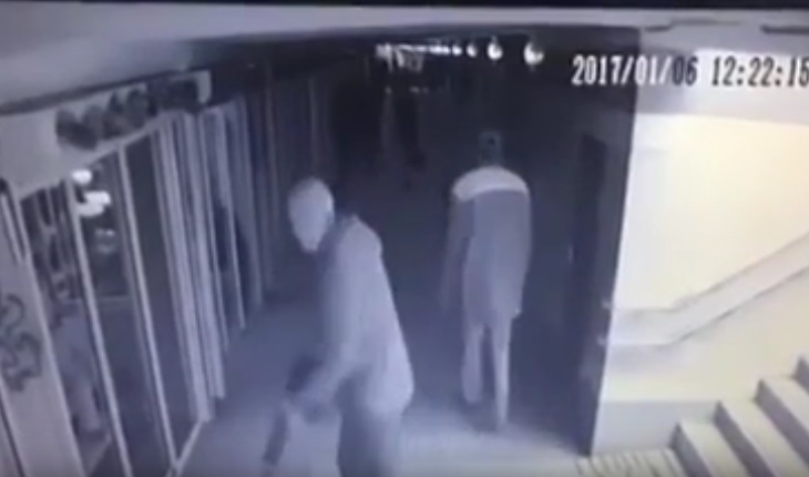 Опубликовано шокирующее видео, как в России киллер-неудачник при попытке убить женщину застрелился сам