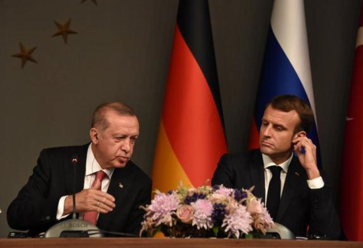 Поступок Эрдогана в адрес Макрона вызвал скандал, появилось видео: Франция поплатилась за поддержку Армении