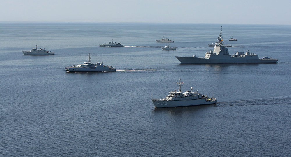 Корабли Британии и маневры вертолетов в Черном море: НАТО провел учения у берегов аннексированного Россией Крыма