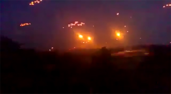 ​Мощные бои на Светлодарской дуге: появилось первое видео адского обстрела террористов