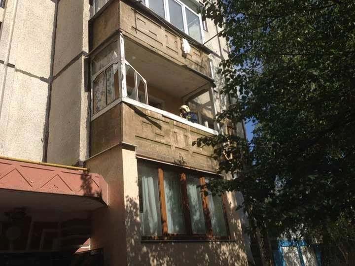 В жилой многоэтажке под Киевом прогремел взрыв: появились данные о пострадавшем и кадры с места трагедии