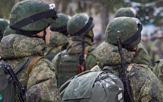 Кремлівські чиновники ховають родичів за кордоном, побоюючись нової мобілізації, – Bloomberg