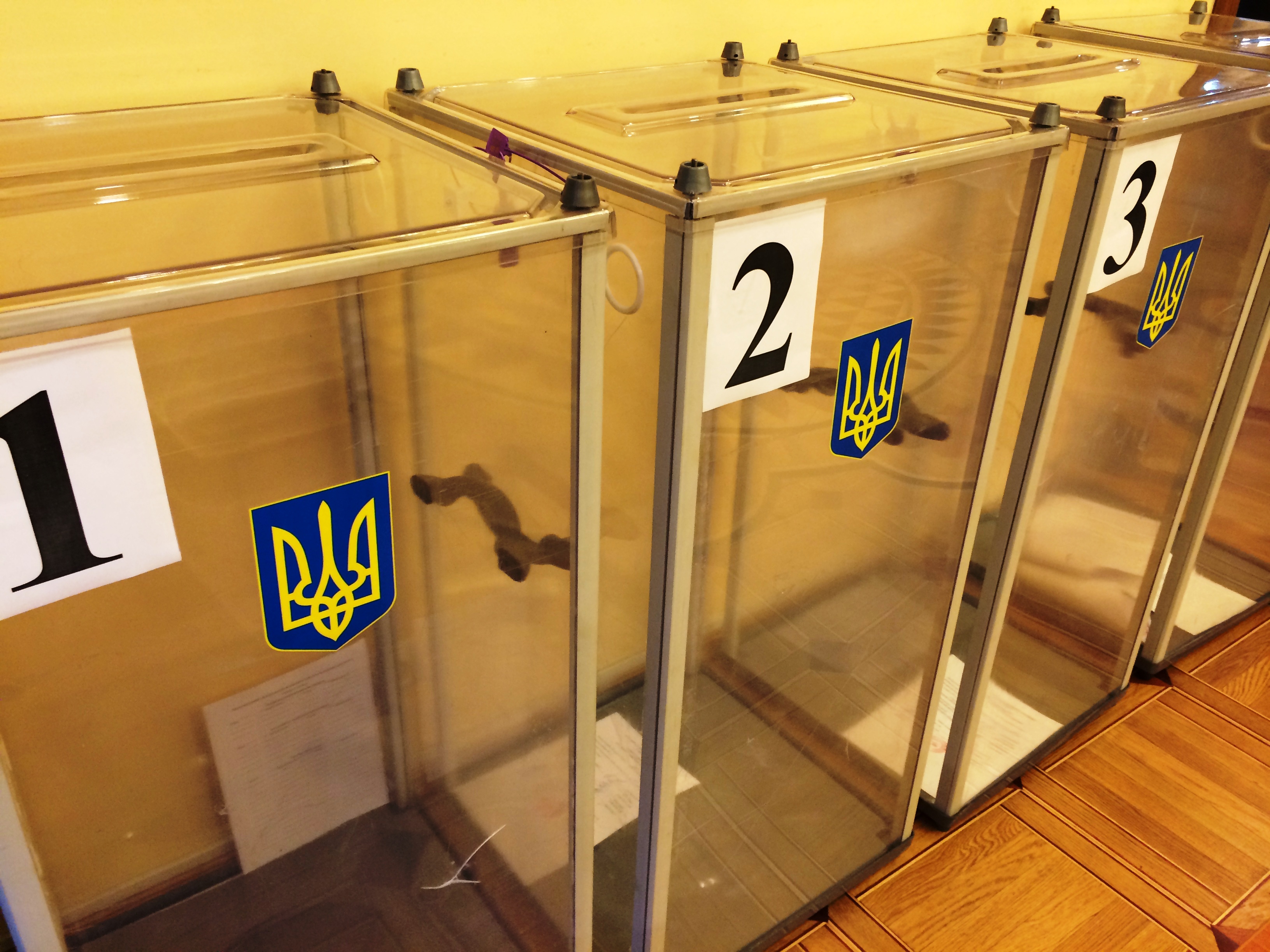 В Харькове избиратель прихватил на выборы автомат и боеприпасы