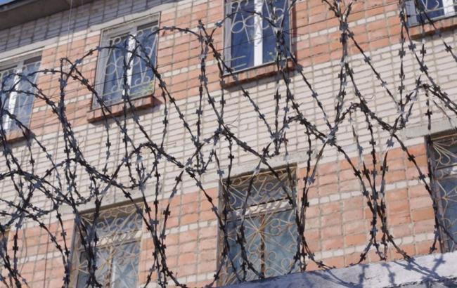 ​В Красном Лимане из изолятора сбежали шесть заключенных