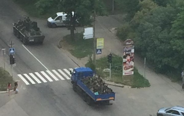 ​Боевики перемещают боевую технику в центральные районы Донецка и Луганска, - Тымчук