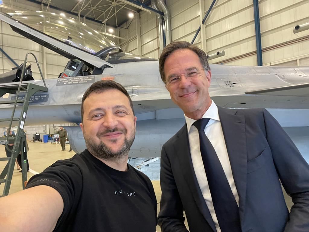 Зеленский сказал, сколько штук F-16 Украина получит от Нидерландов - в Сети восторг