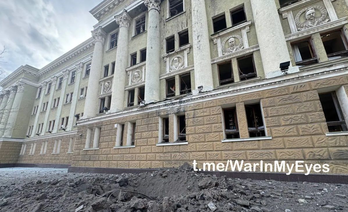 В Донецке что-то громко взорвалось возле здания "правительства" российских оккупантов