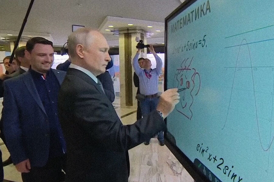 Подарок для психиатров: Путин сделал рисунок на выставке Агентства стратегических инициатив