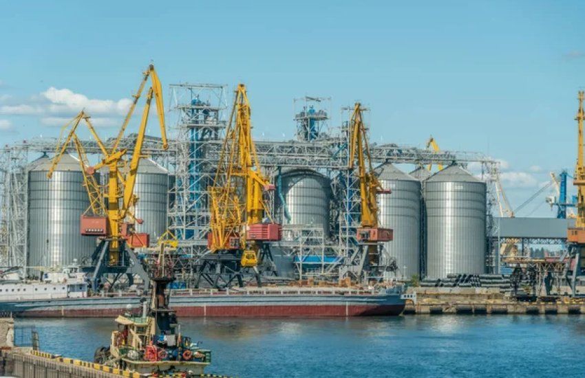 В Украине придумали, как экспортировать зерно и обойти морскую блокаду России, устроившей террор 