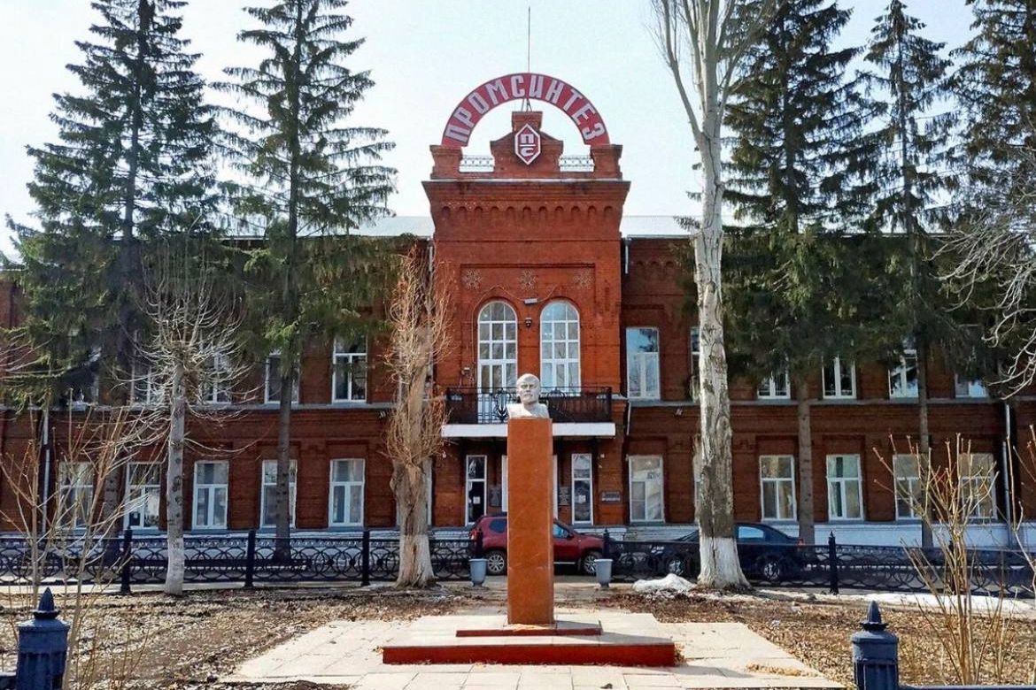 ​Дроны ВСУ, пролетев 900 км, поразили завод взрывчатки в Чапаевске — вспыхнул пожар