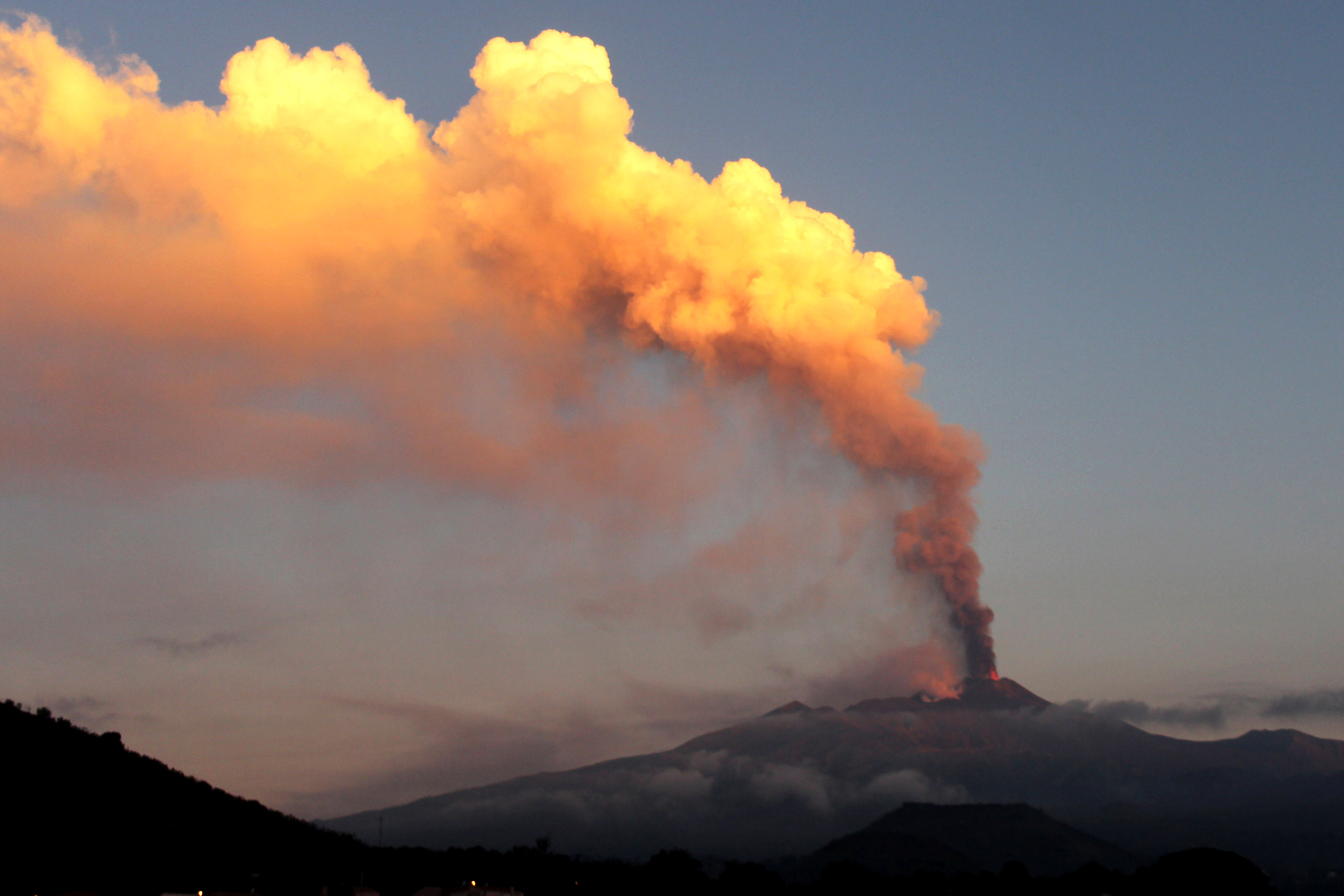 Ученые встревожены не на шутку надвигающейся на планету масштабной катастрофы из-за вулкана в США: он сотрет с лица Земли все человечество за пару месяцев