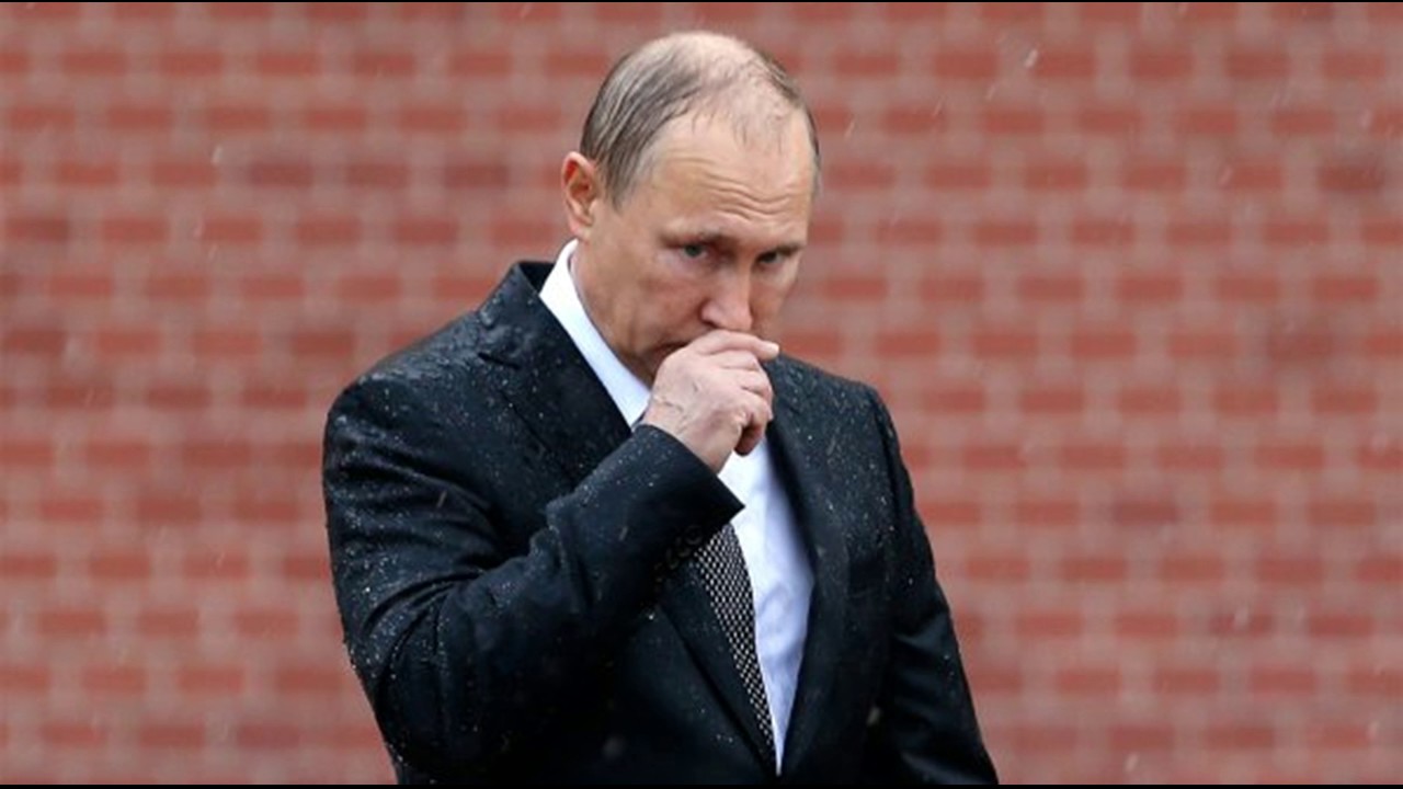"Путину будут давить на горло и медленно додавят. И, таким образом, он пройдет еще одну ступень нерукопожатности", - Арестович