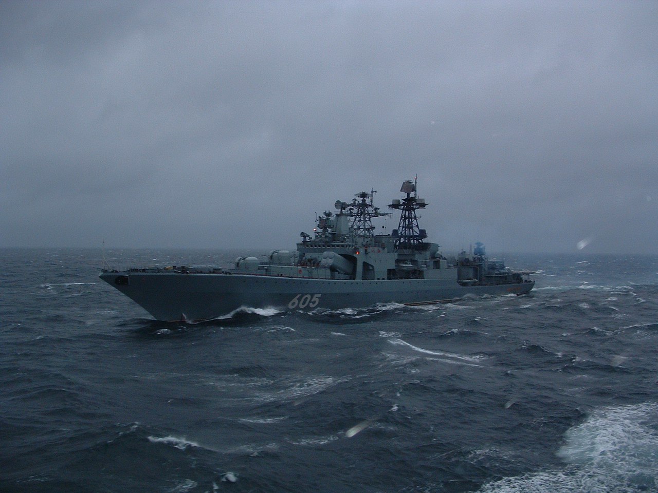 Сотни боевых кораблей и подводных лодок Северного флота РФ подняты по тревоге: суда вышли в Белое и Баренцево моря