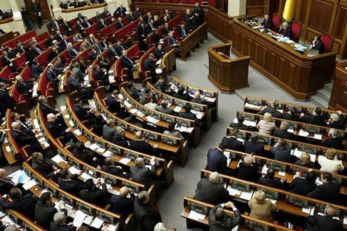Конституционный суд разрешил Зеленскому сократить число депутатов: сколько их будет теперь