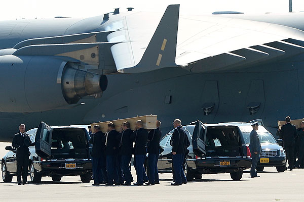 Последние останки погибших в результате авиакатастрофы «Боинга-777» доставлены в Нидерланды
