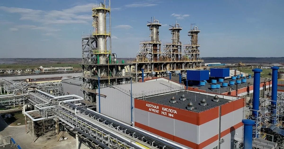 В Великом Новгороде прогремели взрывы в результате атаки БПЛА – на крупном химическом предприятии "Акрон" вспыхнул пожар