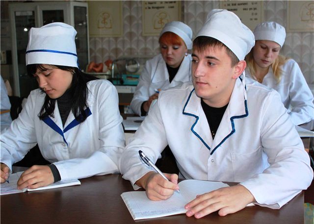 ​ВР признала отработку принудительным трудом: выпускников-медиков освободили от обязательной трехлетней отработки