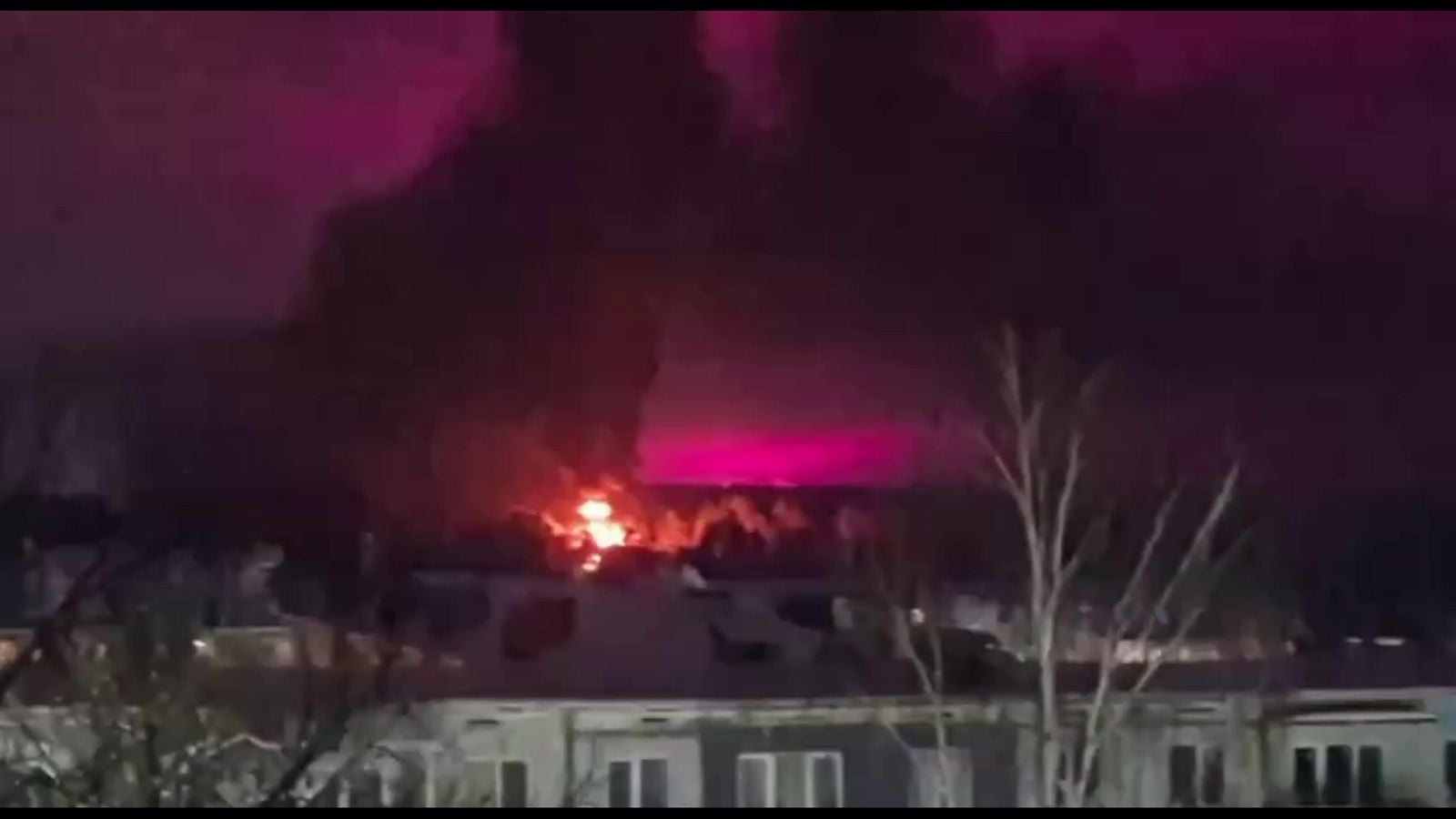 БПЛА ВСУ ударили по Людиново в РФ, заставив нефтебазу гореть всю новогоднюю ночь