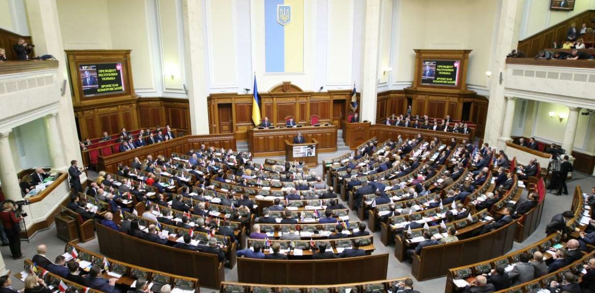 Нардепы Украины установили новый "рекорд" по прогулам: в октябре явка на заседания Верховной Рады была самой низкой в 2017 году - КИУ 