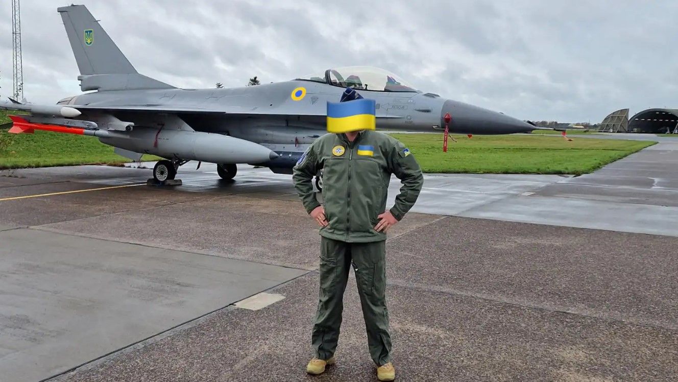 Появились первые фото украинских истребителей F-16 