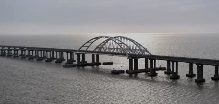 В Z-пабликах истерика из-за взрывов на Крымском мосту: путаются в догадках