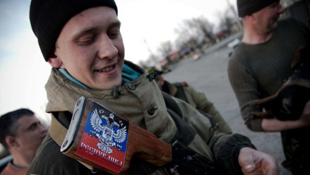“Его посадили свои же! Он никого не убивал!" - мать боевика "ДНР" проклинает Захарченко и "республику" после шокирующего приговора младшему сыну 