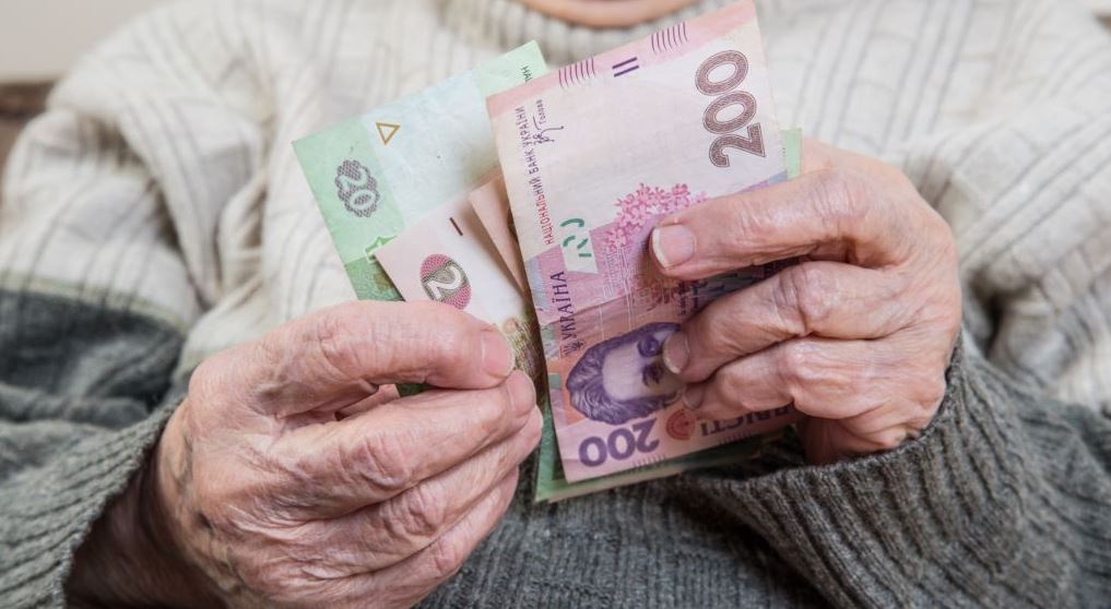 Гройсман: "С октября этого года украинская пенсия возрастет почти до 3 000 гривен - это справедливо!"